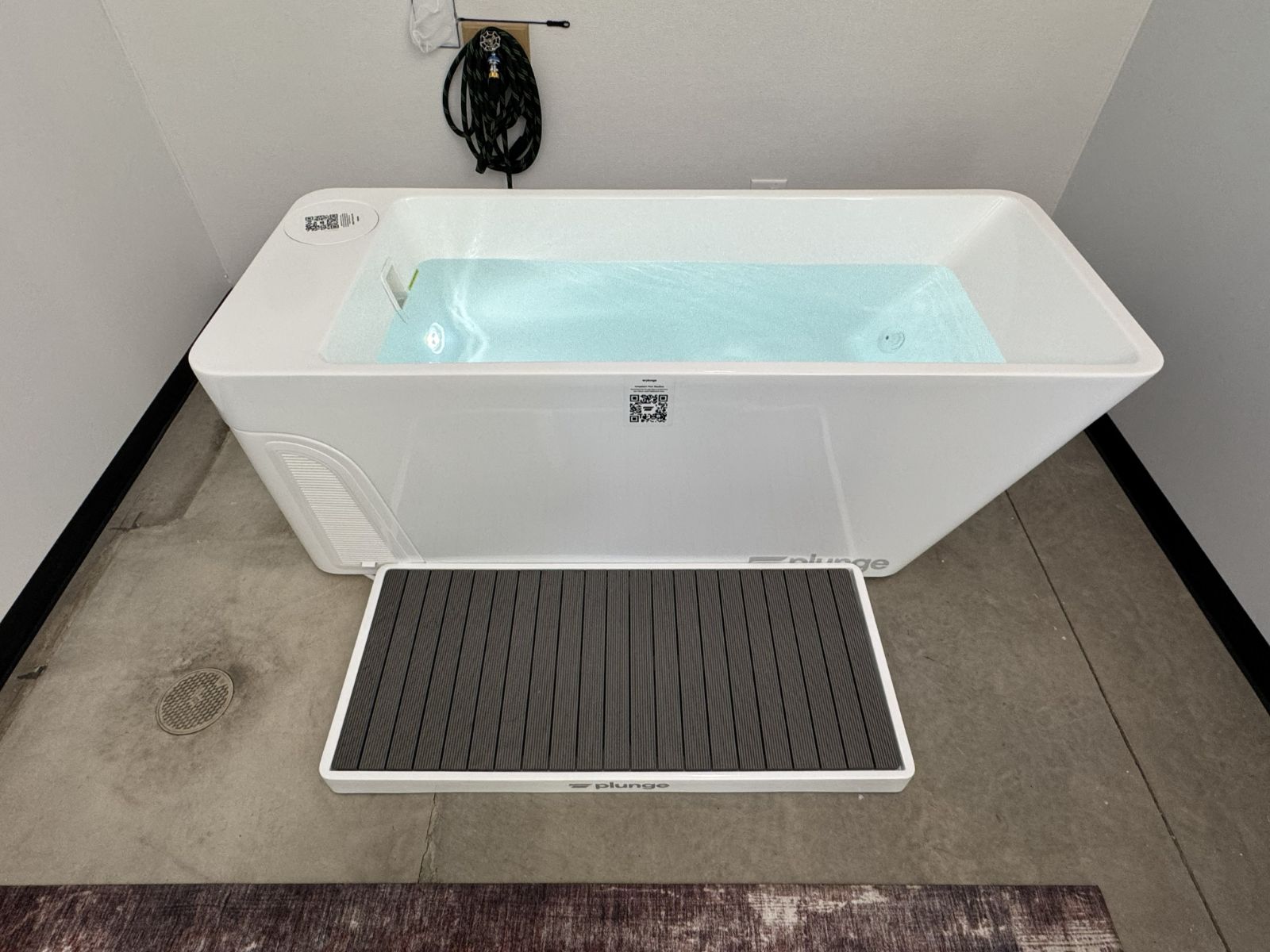 Commercial cold plunge tub at Amplify Wellness in Eugene, Oregon